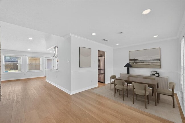 Building Photo - 9906 Sageglow Dr