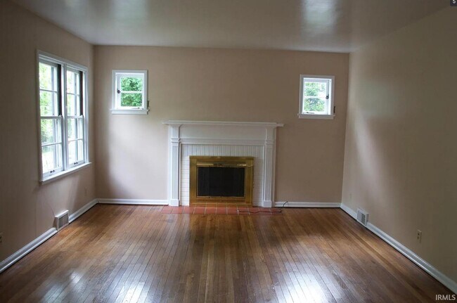 Building Photo - 1210 E University St