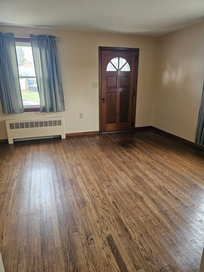 Building Photo - Duncansville Duplex