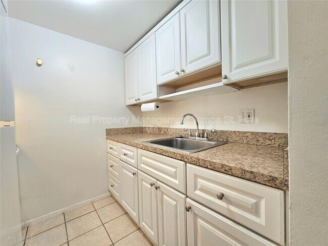 Foto del edificio - 613 Lyndhurst St