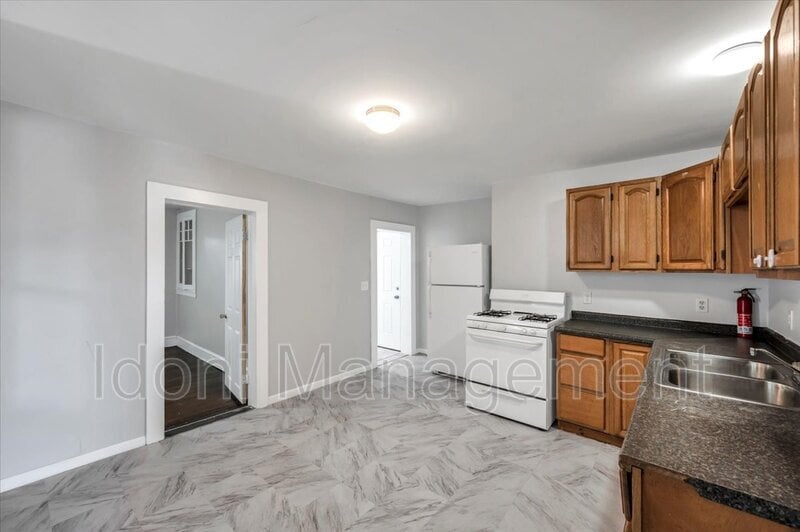 158 Prospect St, Norwich, CT 06360 Condo for Rent in Norwich, CT