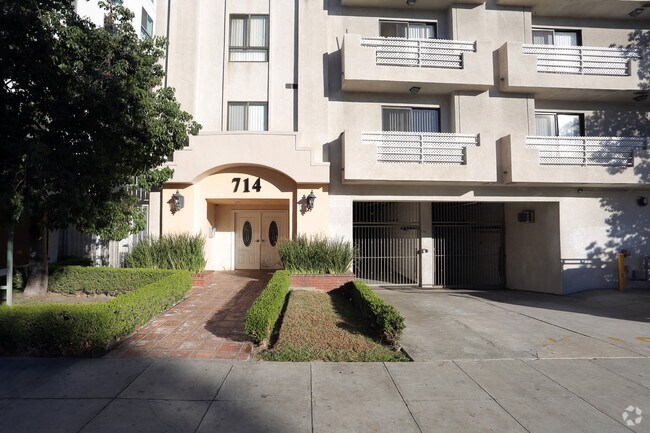 Building Photo - 714 S Serrano Ave