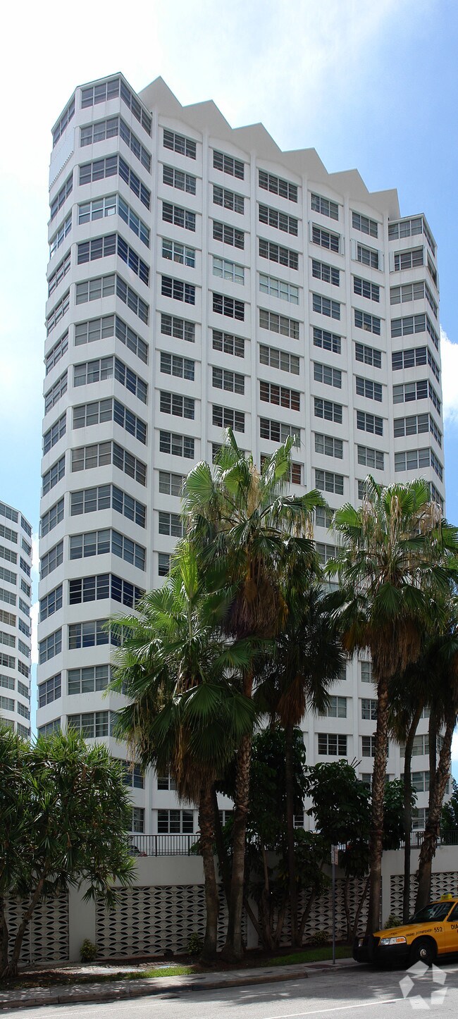 Building Photo - Tower 3