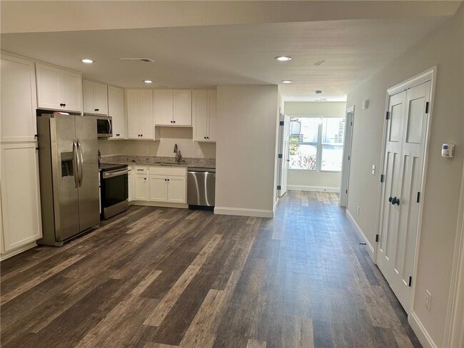 Building Photo - 404 Brookstone Dr
