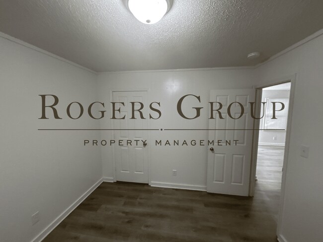 Building Photo - #450 - 807-809 Hughes St Duplex