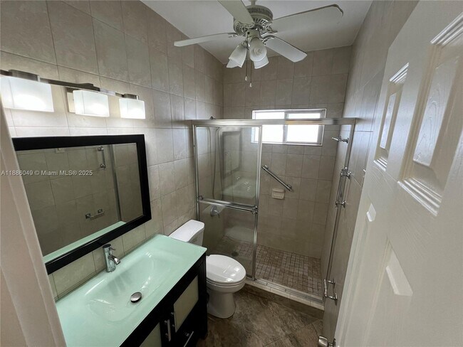 Foto del edificio - 1600 NE 114th St