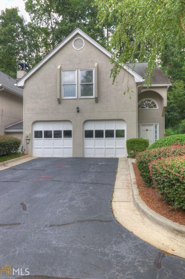 Foto del edificio - 3915 Ashford Lake Ct NE