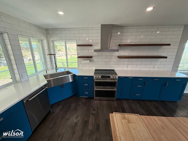 Foto del edificio - Remodeled 4bd/3ba Naches Home with Firepla...