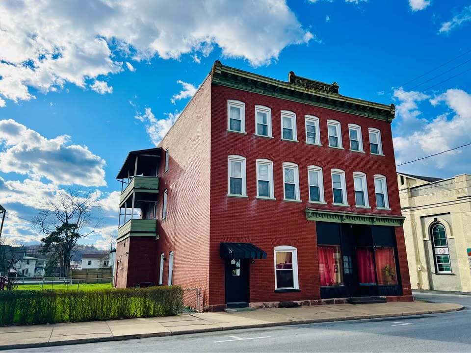 Primary Photo - 115 N Grove St