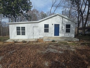 Building Photo - 1301 Phillips Dr