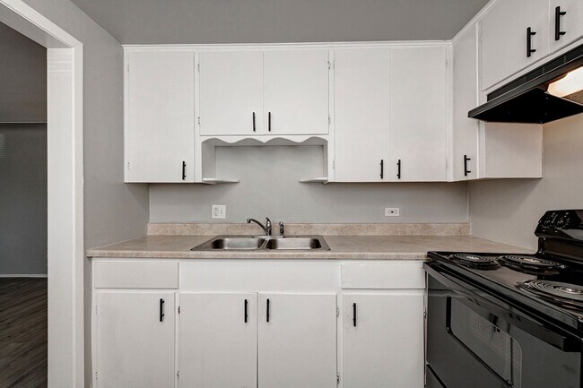 Building Photo - 1 Bed/1 Bath unit in Aurora - Won't last l...