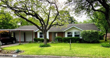 Building Photo - 11511 N Oaks Dr
