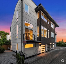 Building Photo - 818 25th Ave S