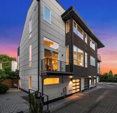 Building Photo - 818 25th Ave S