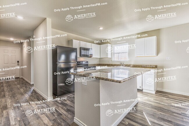 Foto del edificio - 7734 Florence Dr