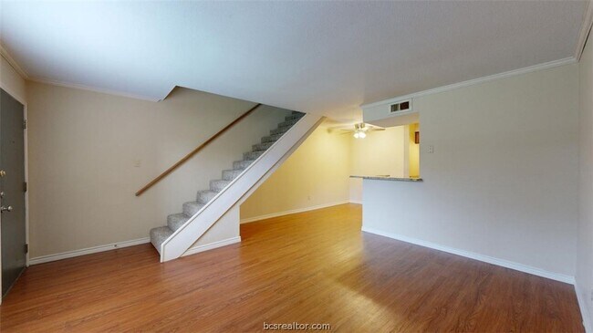 Foto del edificio - 904 University Oaks Blvd