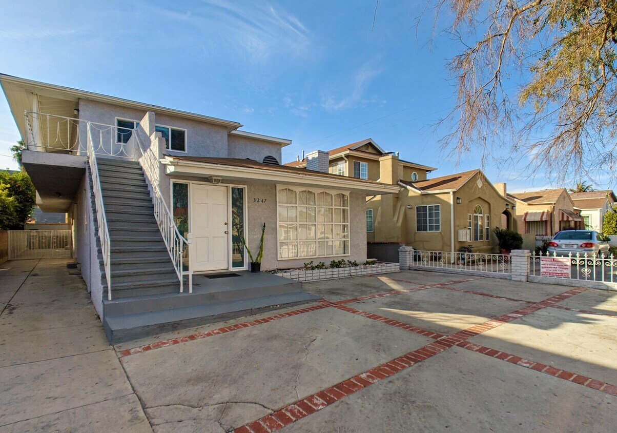 Primary Photo - 3247 S Sherbourne Dr