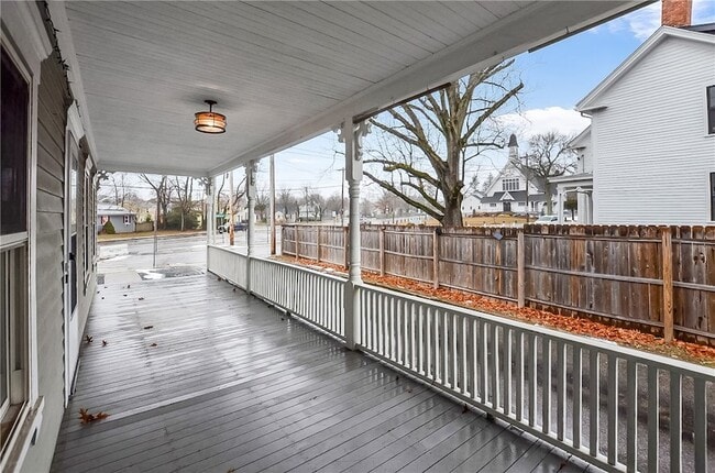 Building Photo - 292 Pleasant St