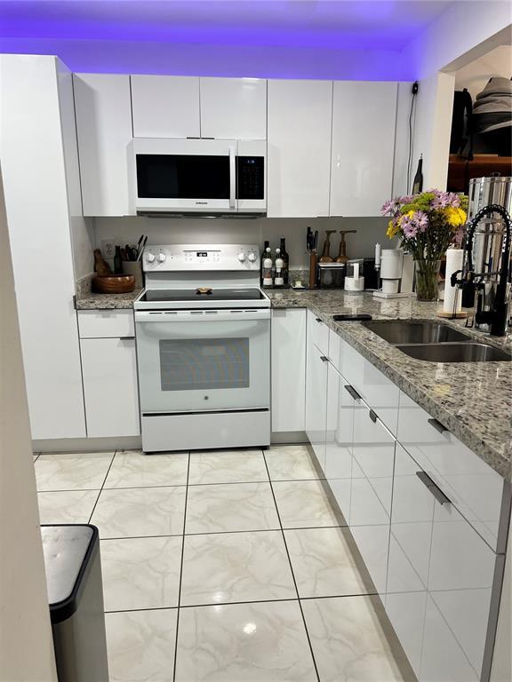 Foto principal - 100 NW 76th Ave