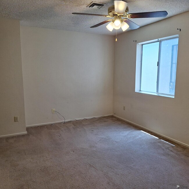 Building Photo - 1430 W Hillside Pl
