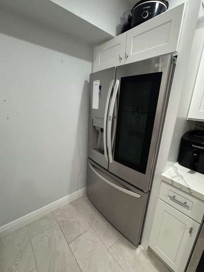 Building Photo - 355 N Post Oak Ln