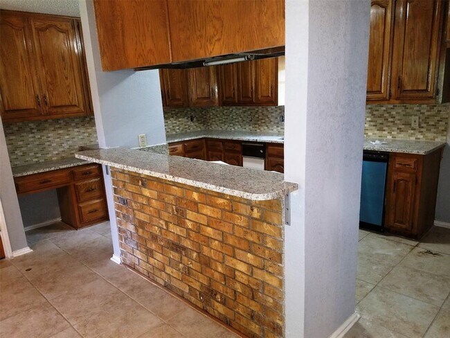 Building Photo - 1112 Post Oak Ln