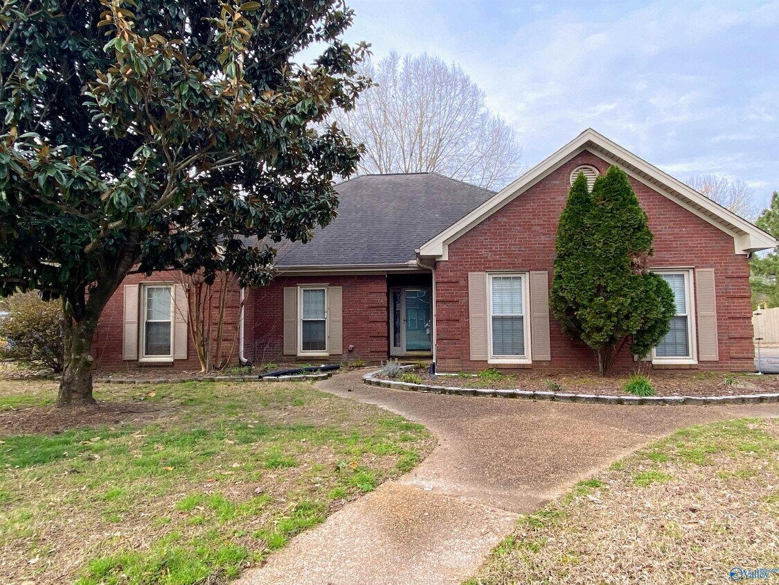 Primary Photo - 3214 Cove Lake Rd