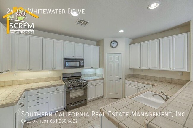 Foto del edificio - 24050 Whitewater Dr