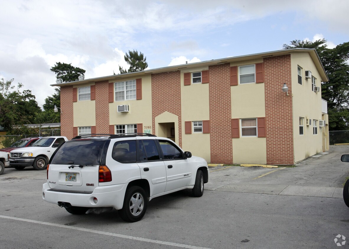 Foto del edificio - 7061 W 14th Ct