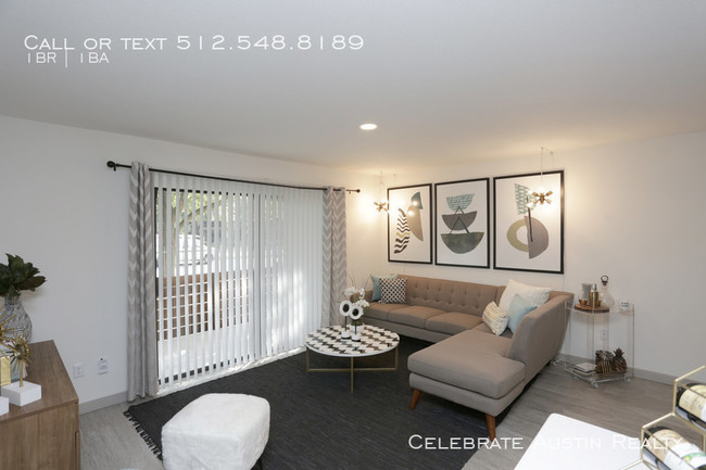 Canvas Apartments Austin / It is located in a prime residential