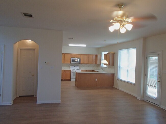 Building Photo - 4 Bedroom 2.5 Bathroom Georgetown Home