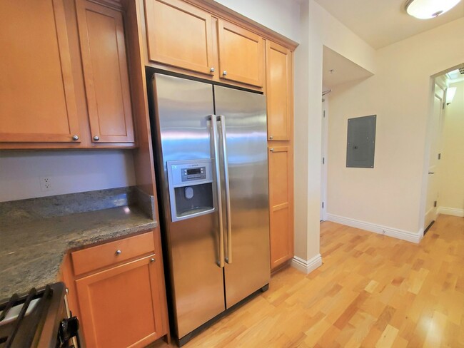 Building Photo - 1310 Creekside Drive, Unit 207
