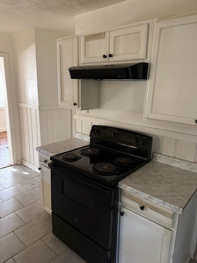 Foto del edificio - 2718 Emerald Dr