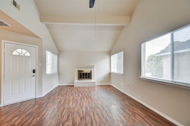 Foto del edificio - 13106 Townwood Dr