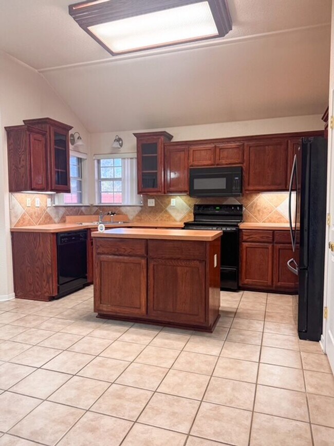 Foto del edificio - *PENDING*