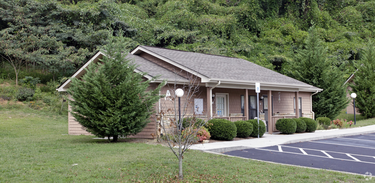 Building Photo - Breckenridge Apartments