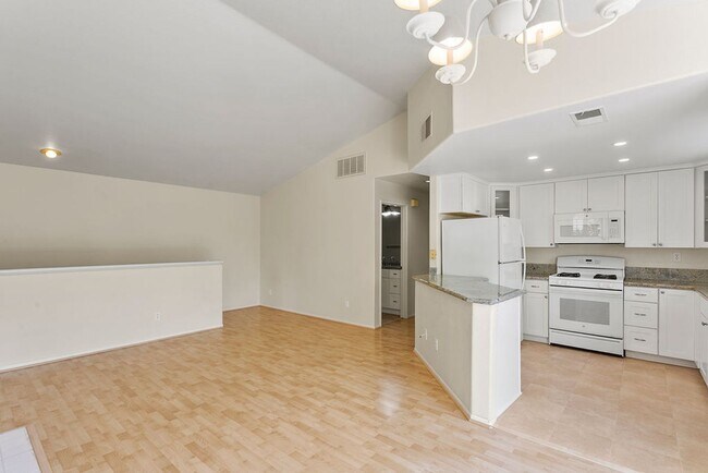 Foto del edificio - Stylish 2-Bedroom Townhouse in Marina Hills