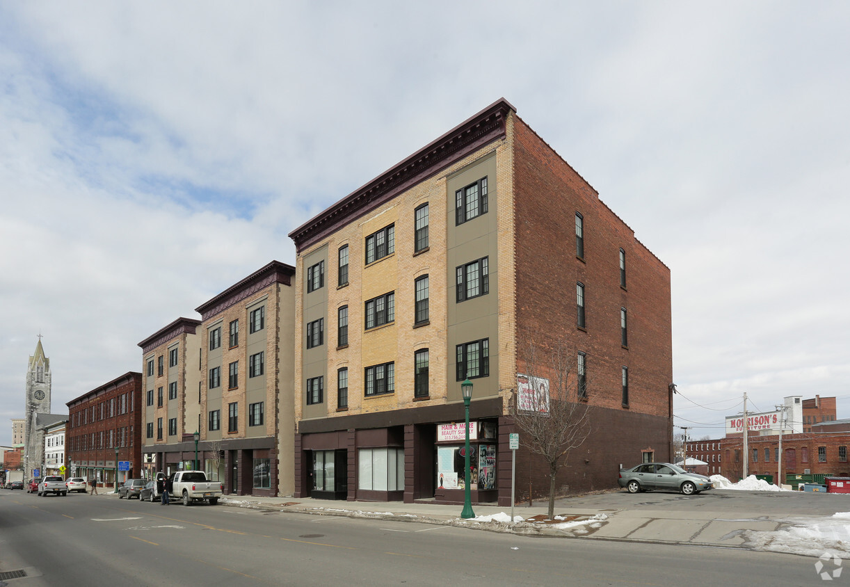 Primary Photo - Black River Apartments