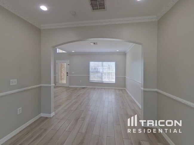 Building Photo - 1102 Chesterfield Ct