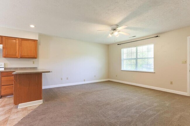 Foto del edificio - 5571 Tallant Road Unit Apt B