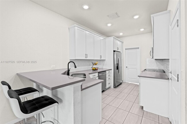 Building Photo - 1190 Eucalyptus Dr