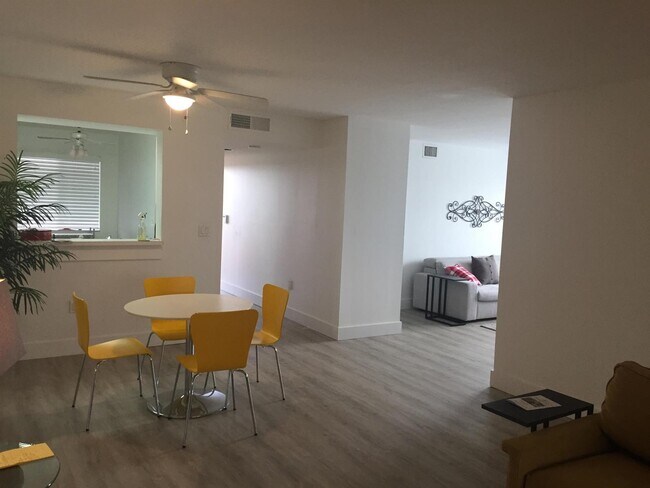 Foto del edificio - 6080 Huntwick Terrace