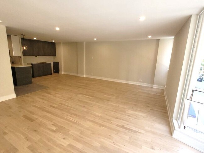 Foto del edificio - 227 E Walton Pl