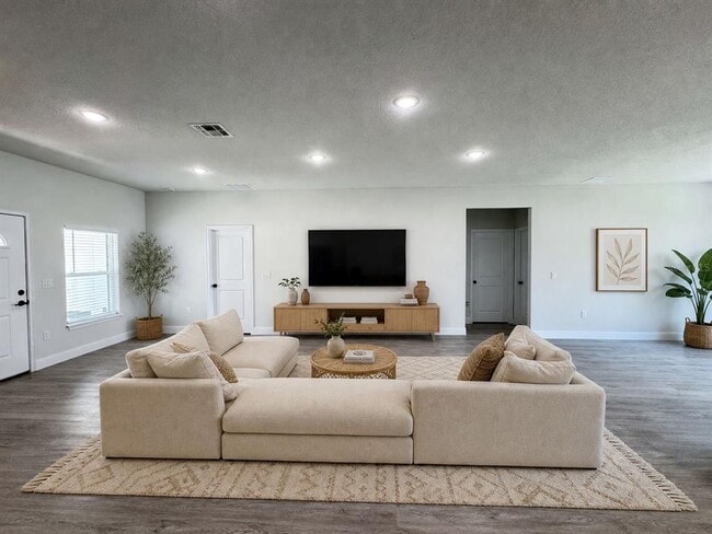Building Photo - 15096 SW 51st Ave