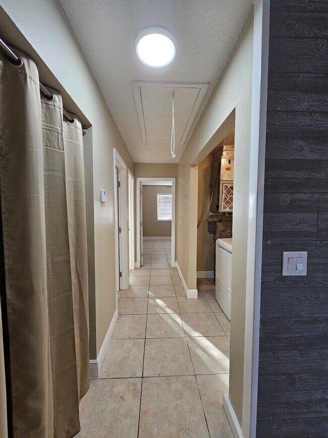 Building Photo - 4864 Orleans Ct