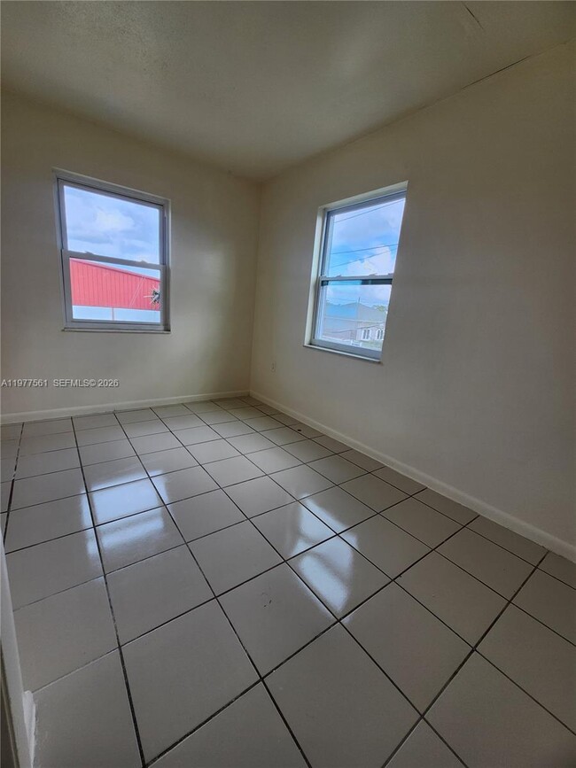 Foto del edificio - 4137 Commercial Dr