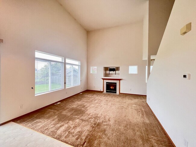 Foto del edificio - 3 Bed, 2.5 Bath home in Silver Firs!