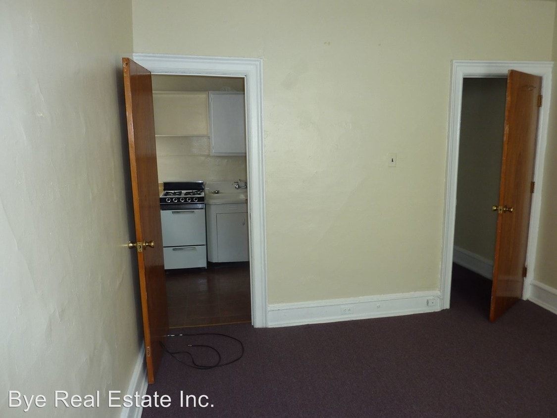 Building Photo - 1250 S 45th St