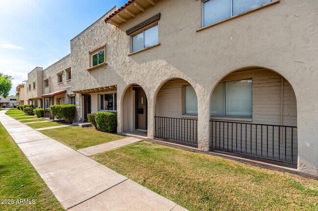 Foto del edificio - 6953 E Osborn Rd