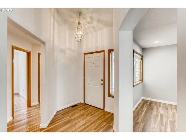 Building Photo - 12419 SW Anton Dr